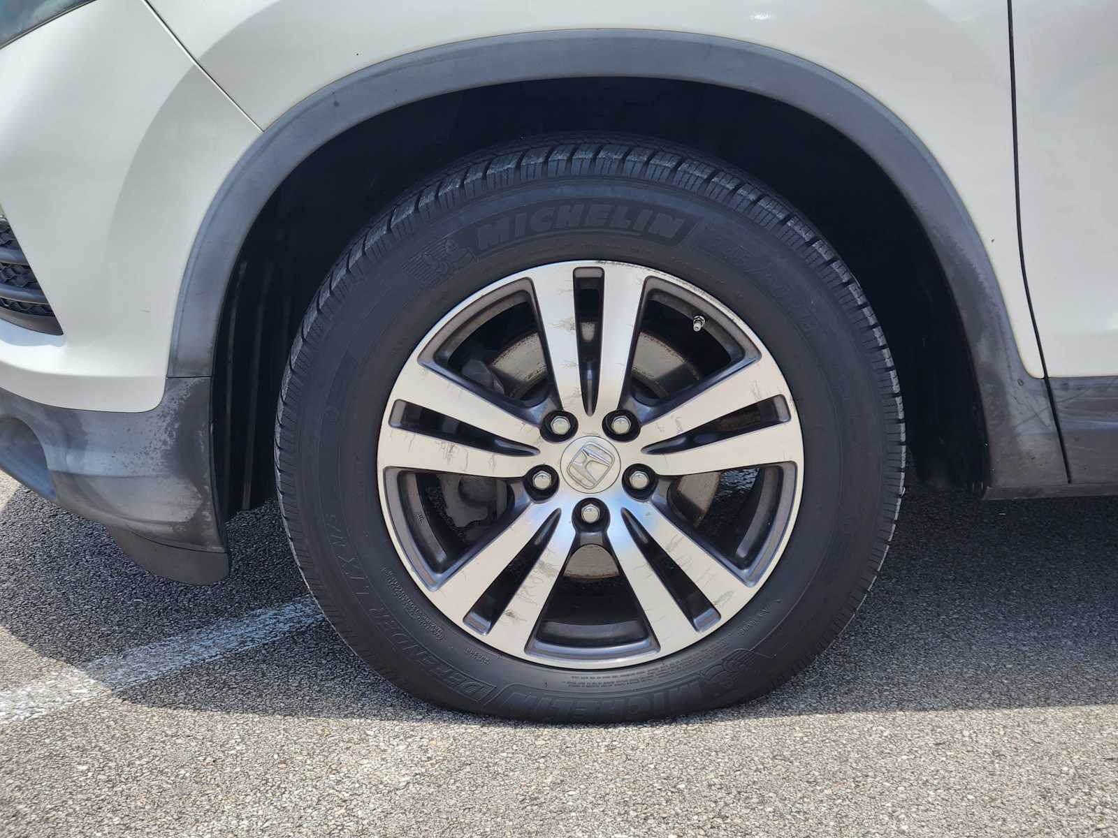 Thumbnail: 2016 Honda Pilot - 9