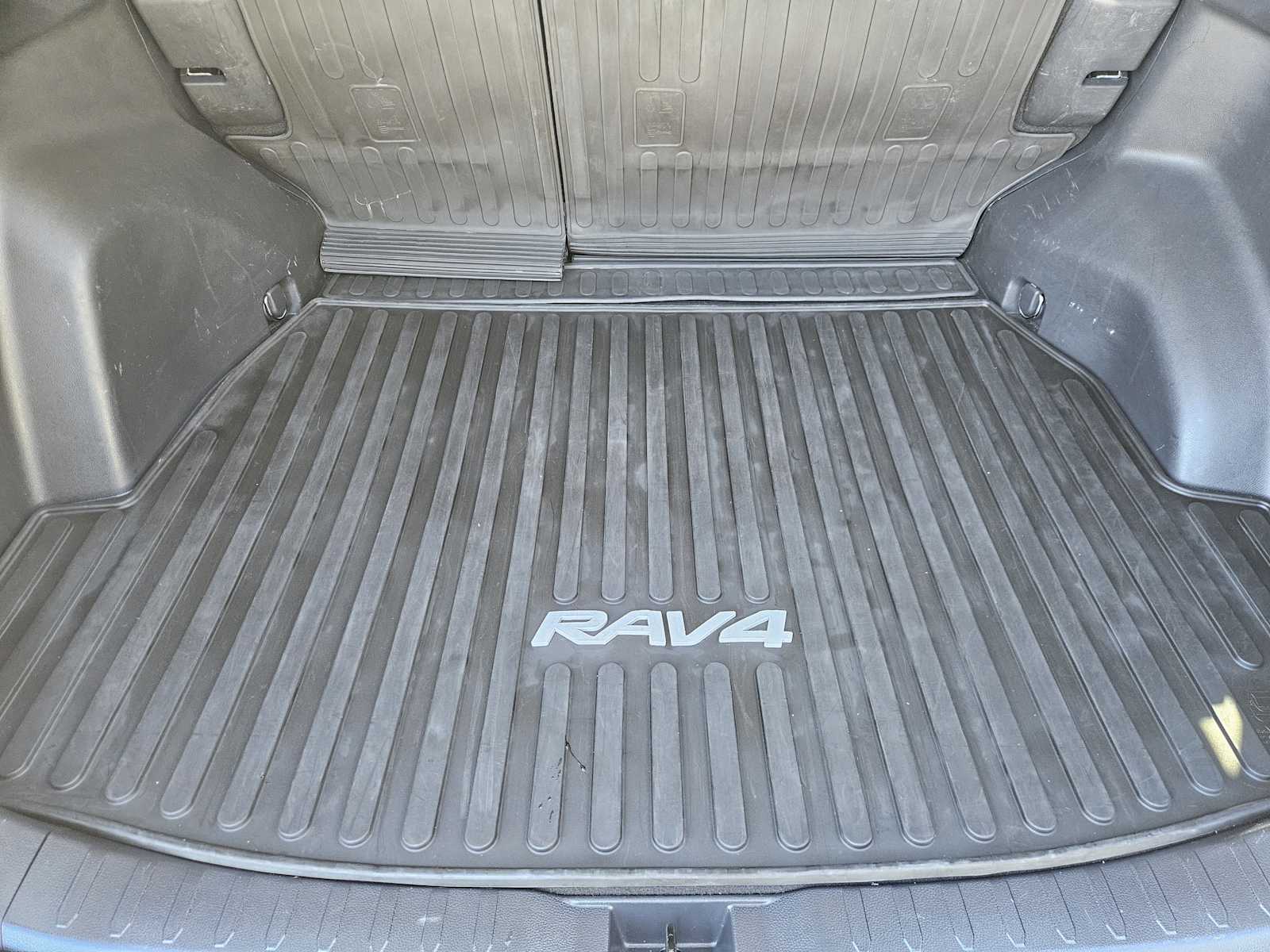 Thumbnail: 2021 Toyota RAV4 - 31