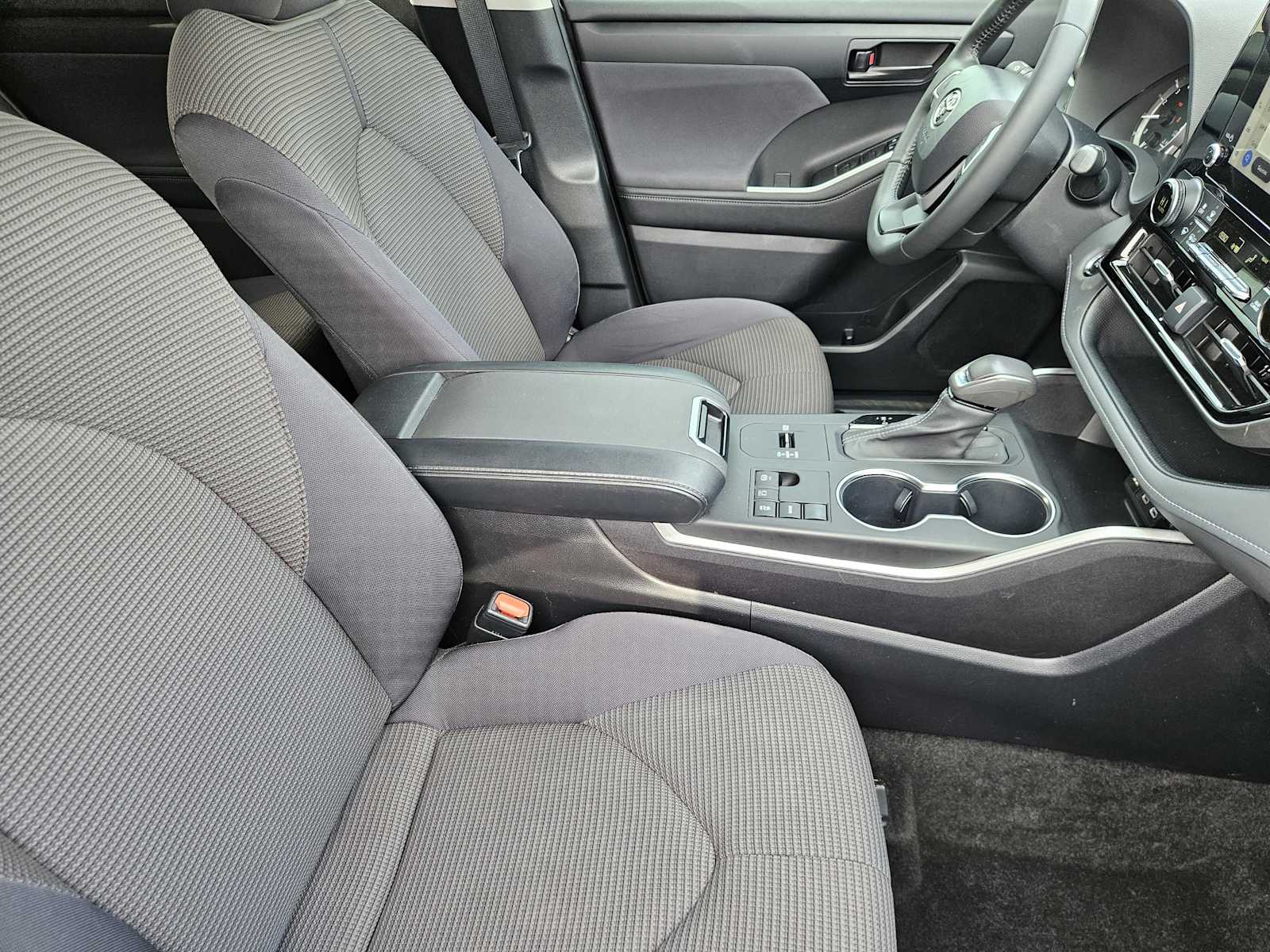 Thumbnail: 2023 Toyota Highlander - 14