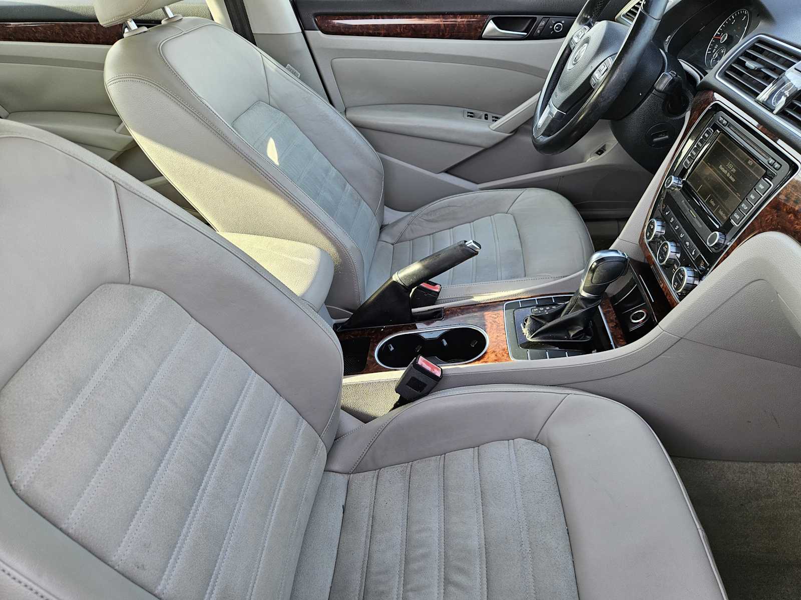 Thumbnail: 2013 Volkswagen Passat - 14