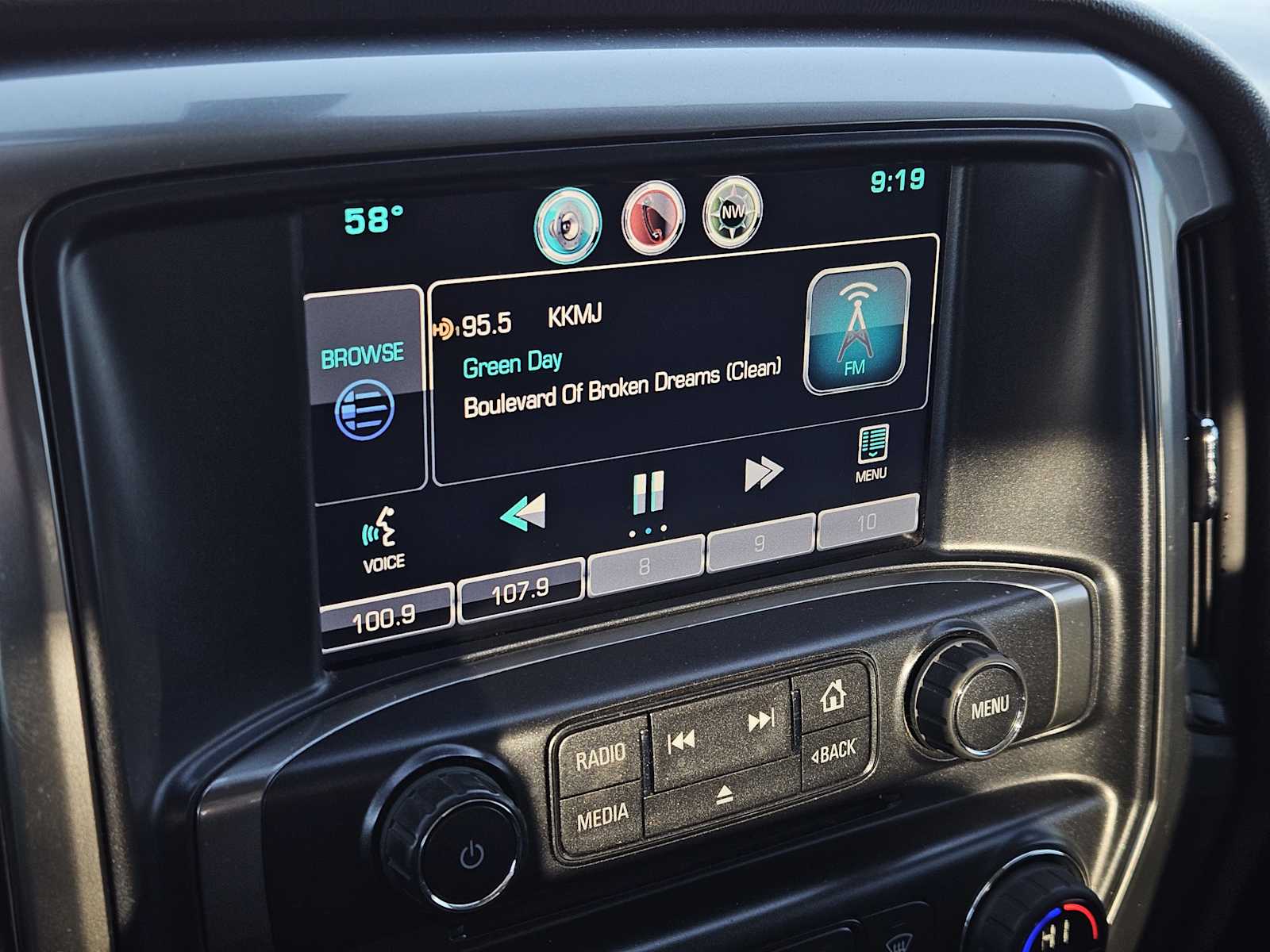 Thumbnail: 2016 Chevrolet Silverado 1500 - 17