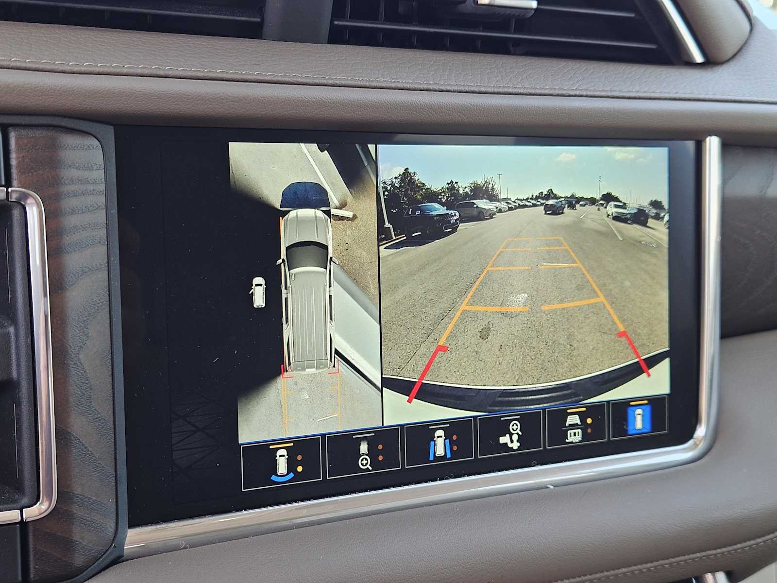 Thumbnail: 2022 GMC Yukon - 17