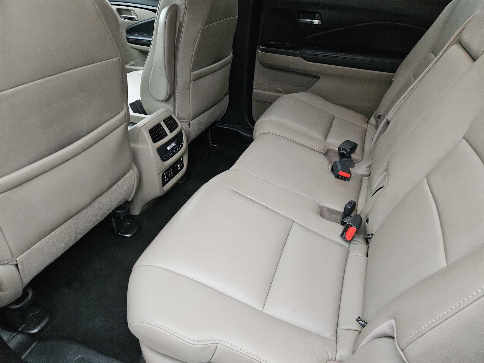 Thumbnail: 2017 Honda Pilot - 31