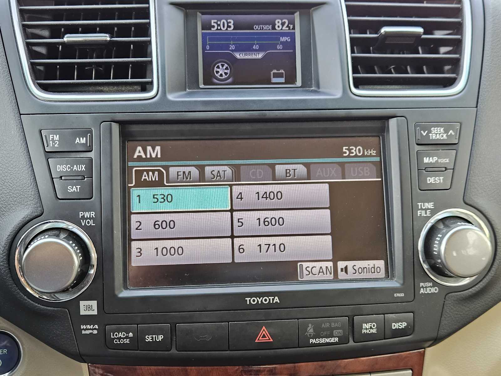 Thumbnail: 2012 Toyota Highlander - 17