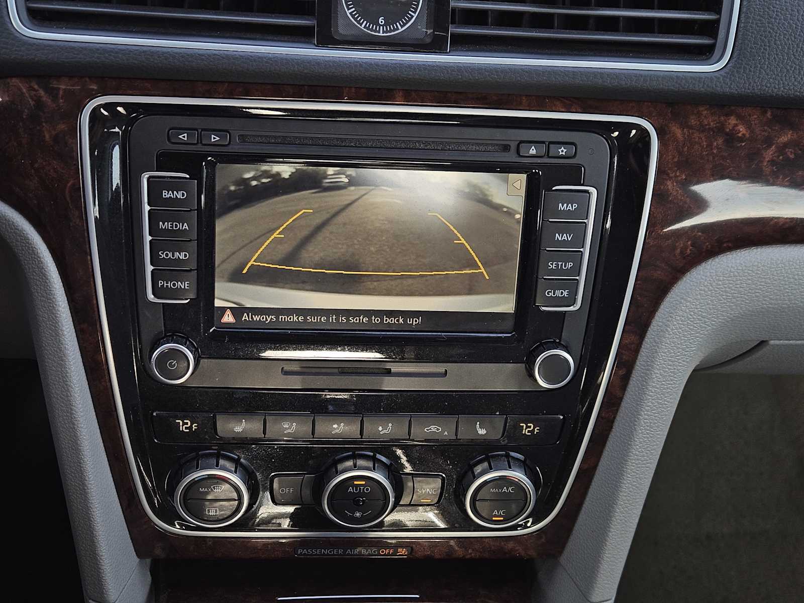 Thumbnail: 2013 Volkswagen Passat - 18