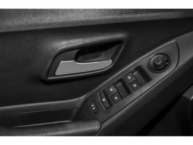 Thumbnail: 2015 Chevrolet Trax - 23