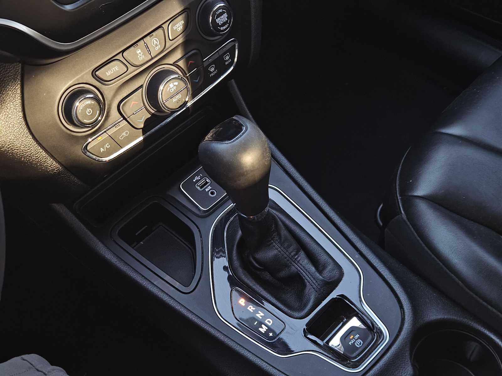 Thumbnail: 2020 Jeep Cherokee - 18