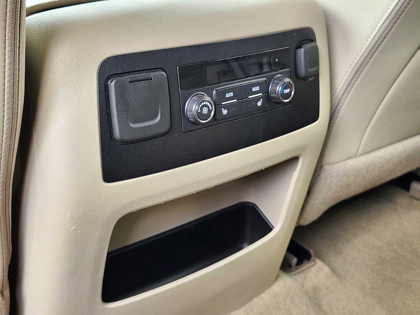 Thumbnail: 2017 GMC Yukon - 28