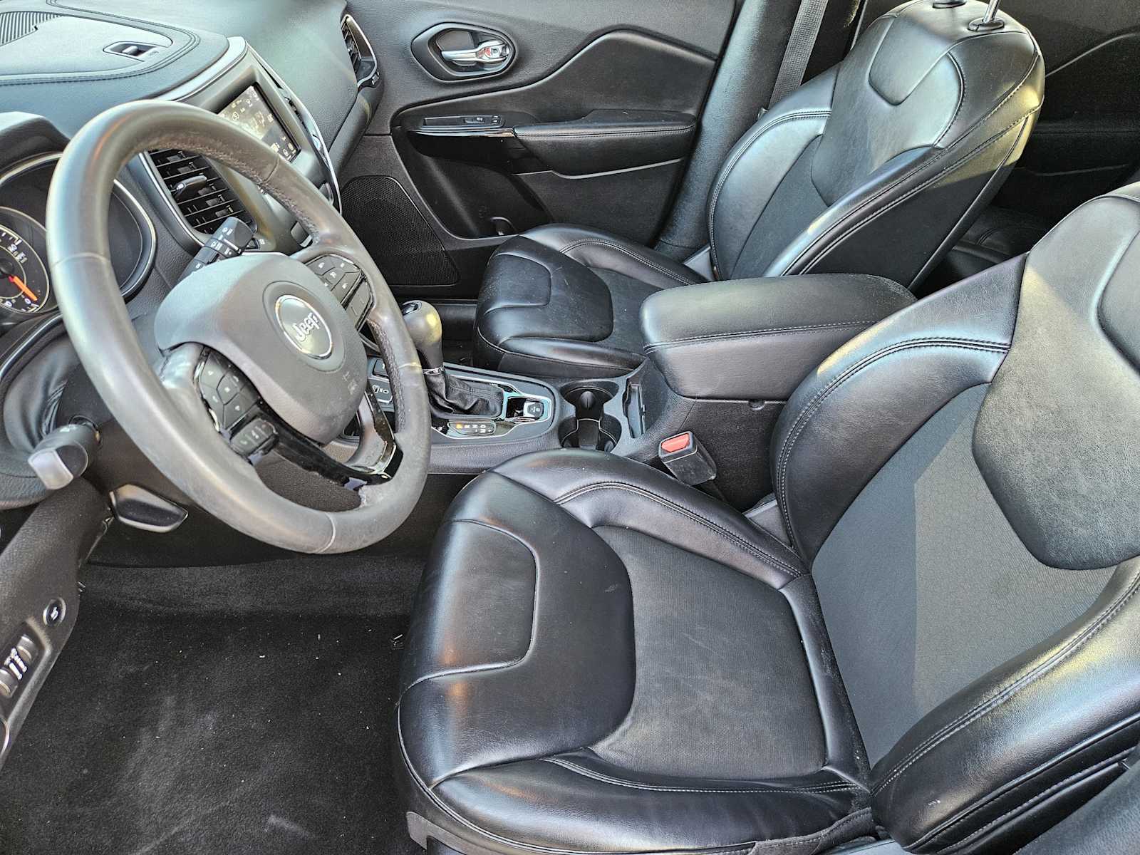 Thumbnail: 2020 Jeep Cherokee - 11