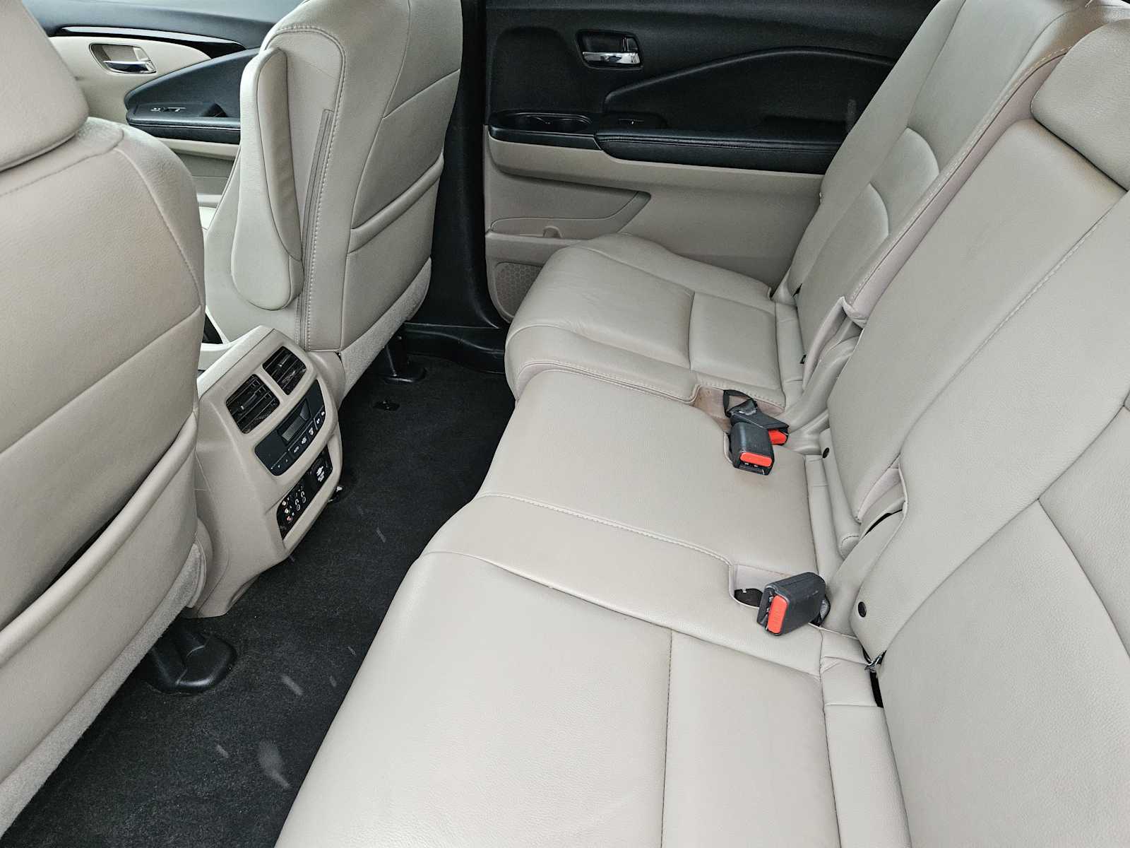 Thumbnail: 2017 Honda Pilot - 30