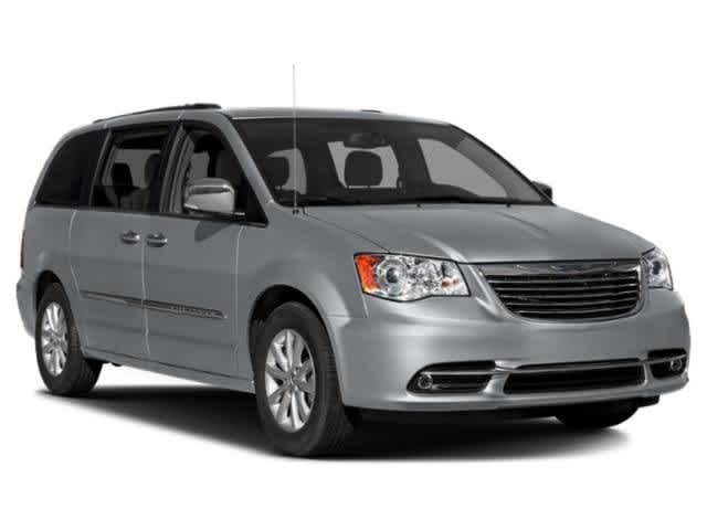 Thumbnail: 2015 Chrysler Town & Country - 8