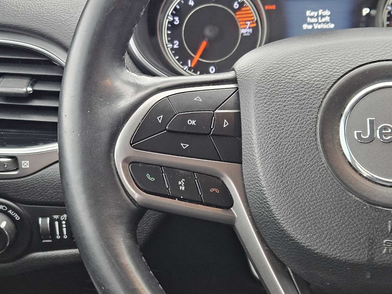 Thumbnail: 2019 Jeep Cherokee - 25