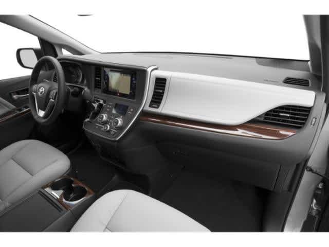 Thumbnail: 2015 Toyota Sienna - 17
