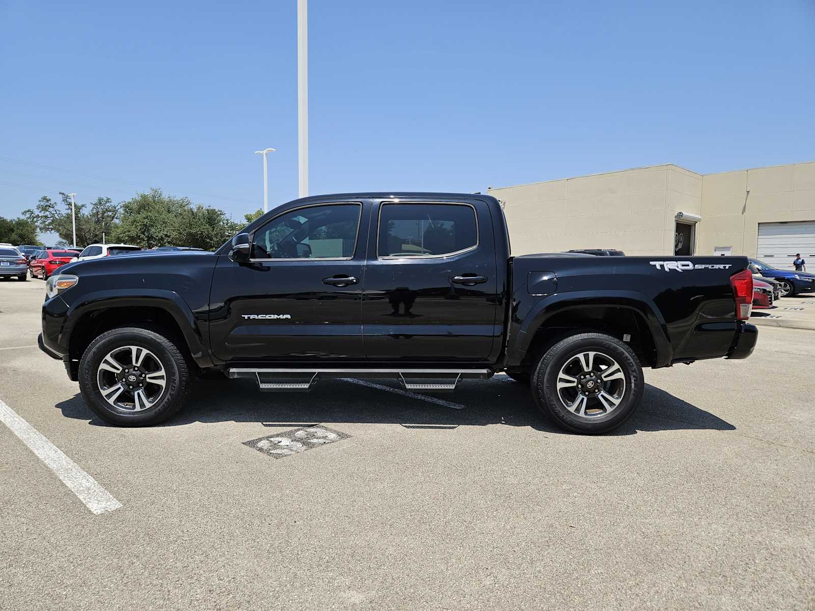 Thumbnail: 2017 Toyota Tacoma - 4