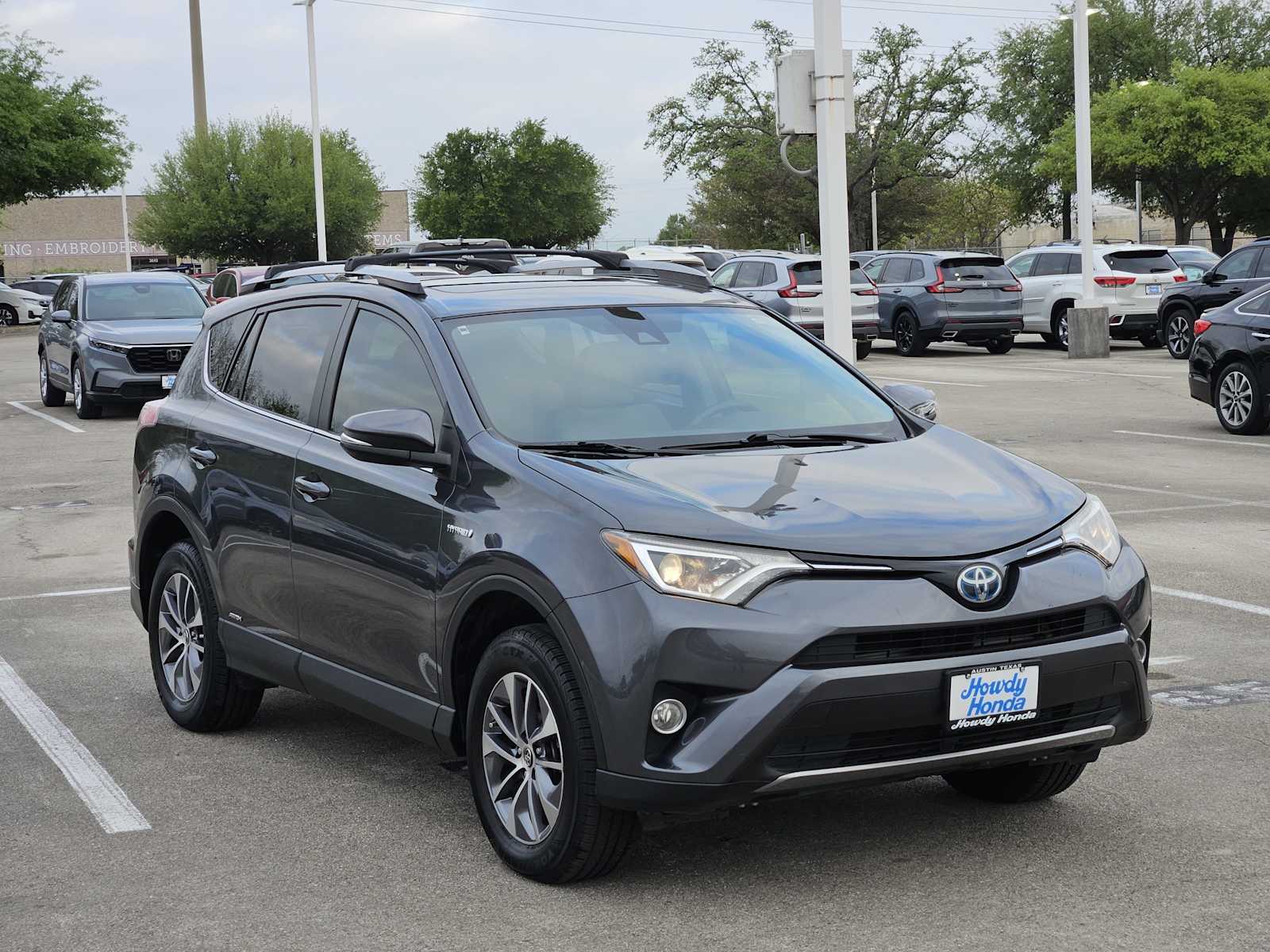 Thumbnail: 2017 Toyota RAV4 - 3