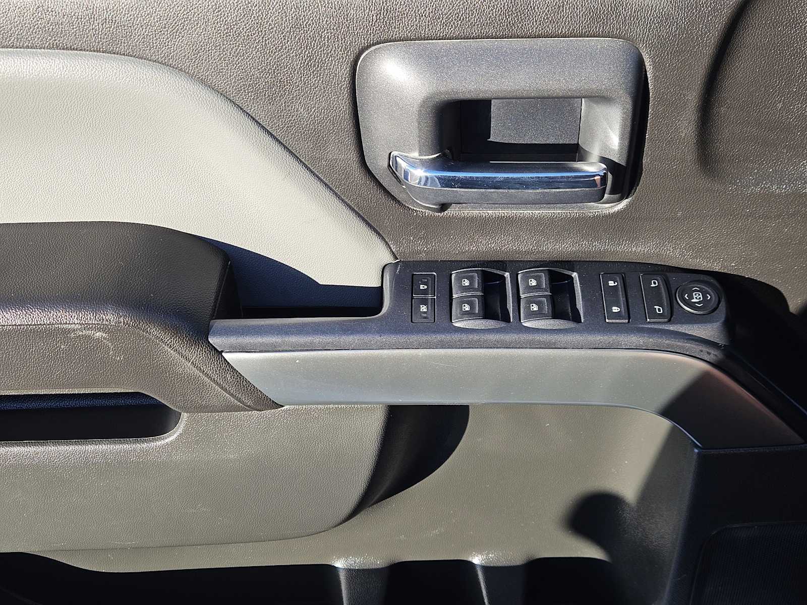 Thumbnail: 2016 Chevrolet Silverado 1500 - 22