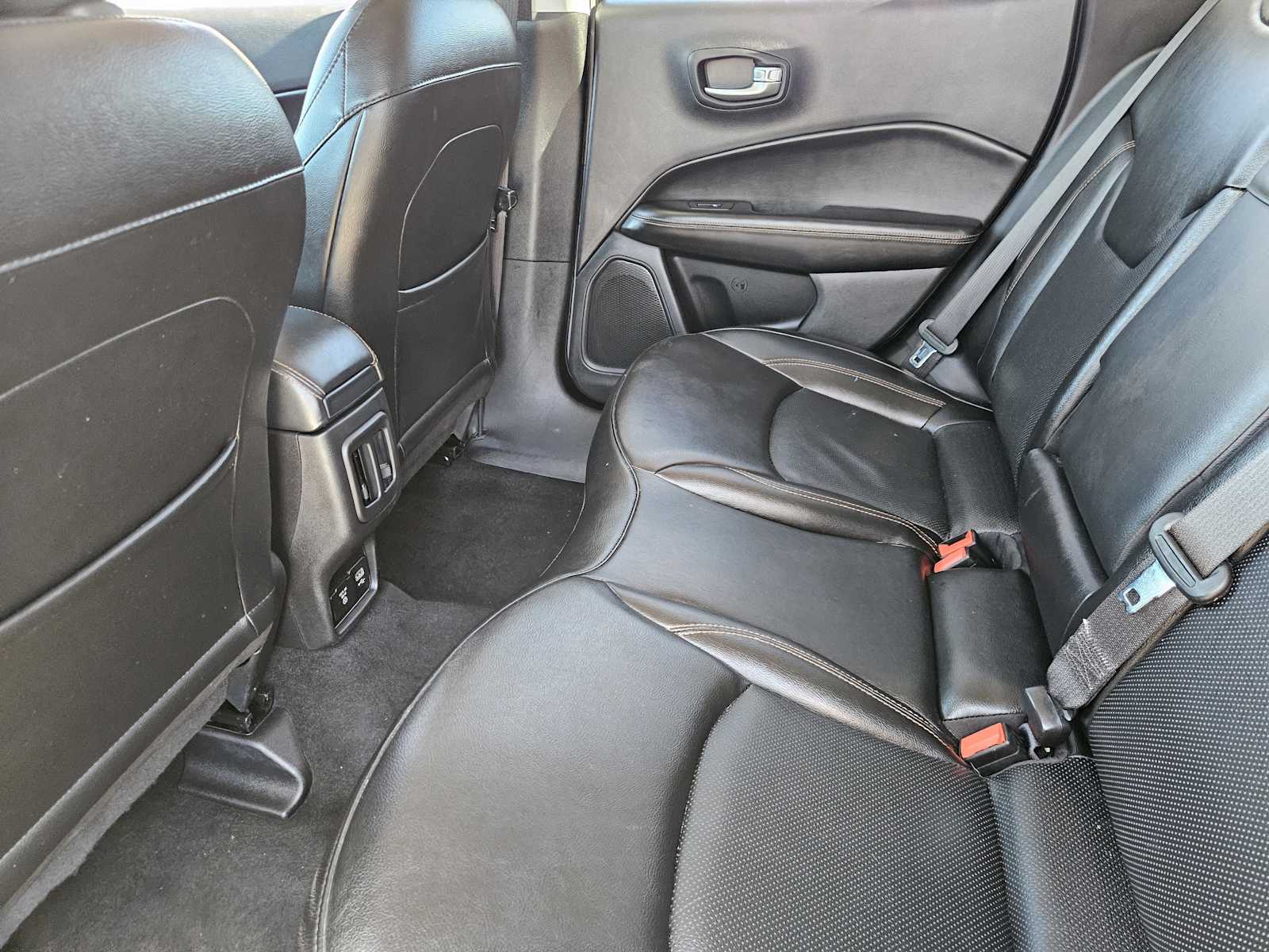 Thumbnail: 2020 Jeep Compass - 28