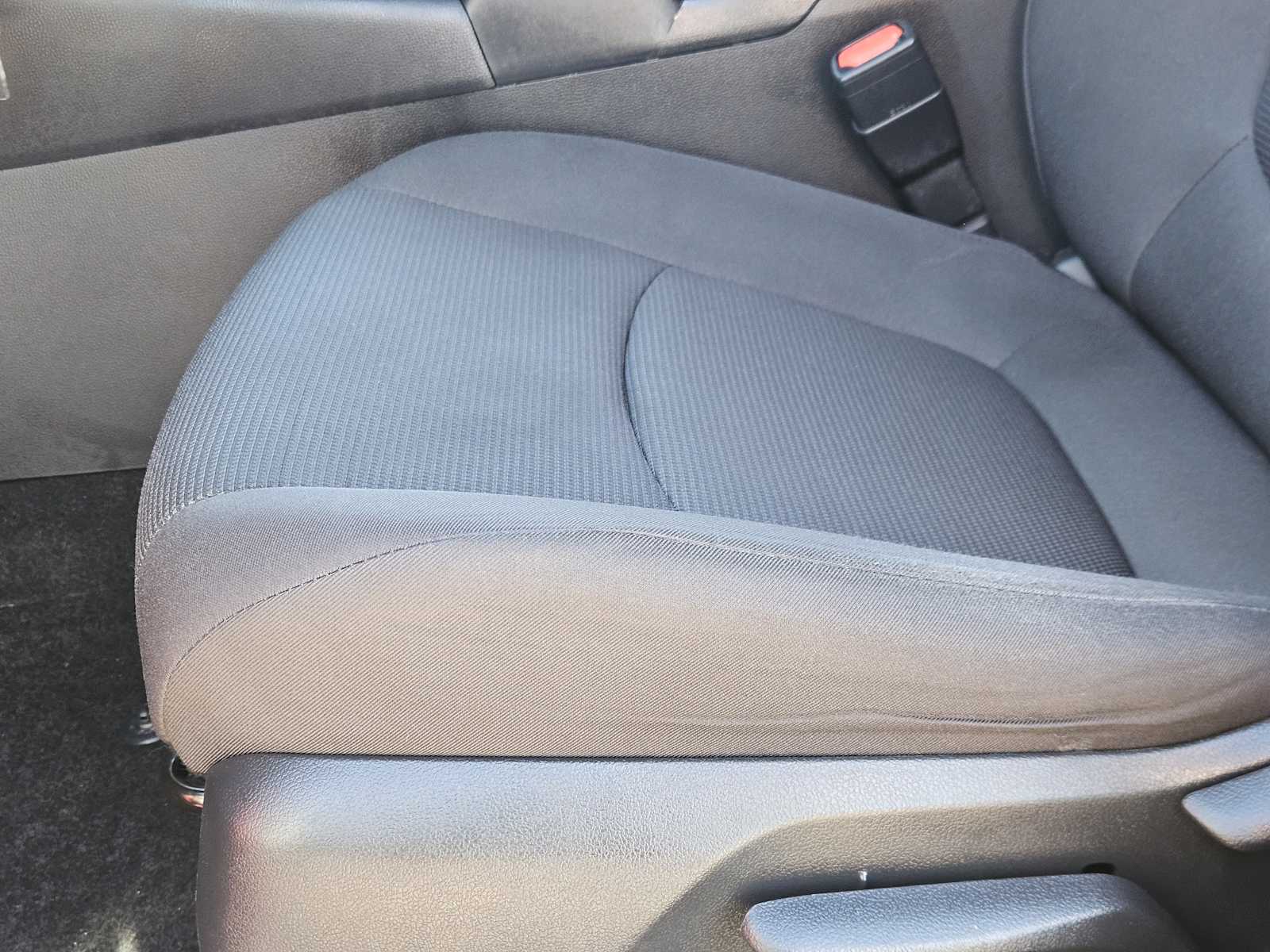 Thumbnail: 2020 Toyota RAV4 - 23