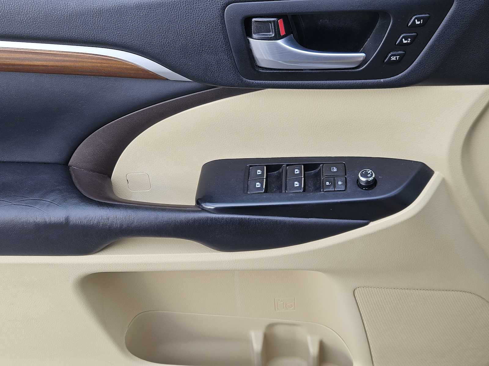 Thumbnail: 2017 Toyota Highlander - 22