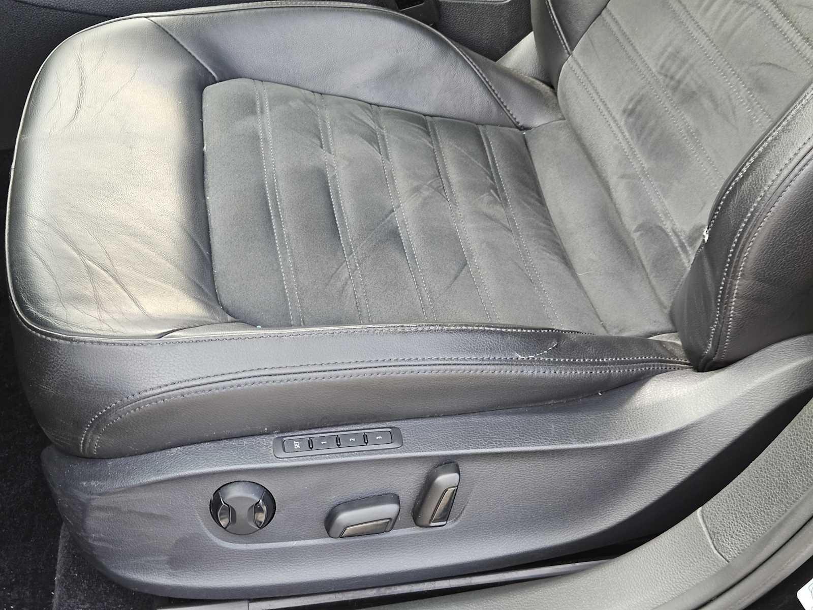 Thumbnail: 2014 Volkswagen Passat - 24