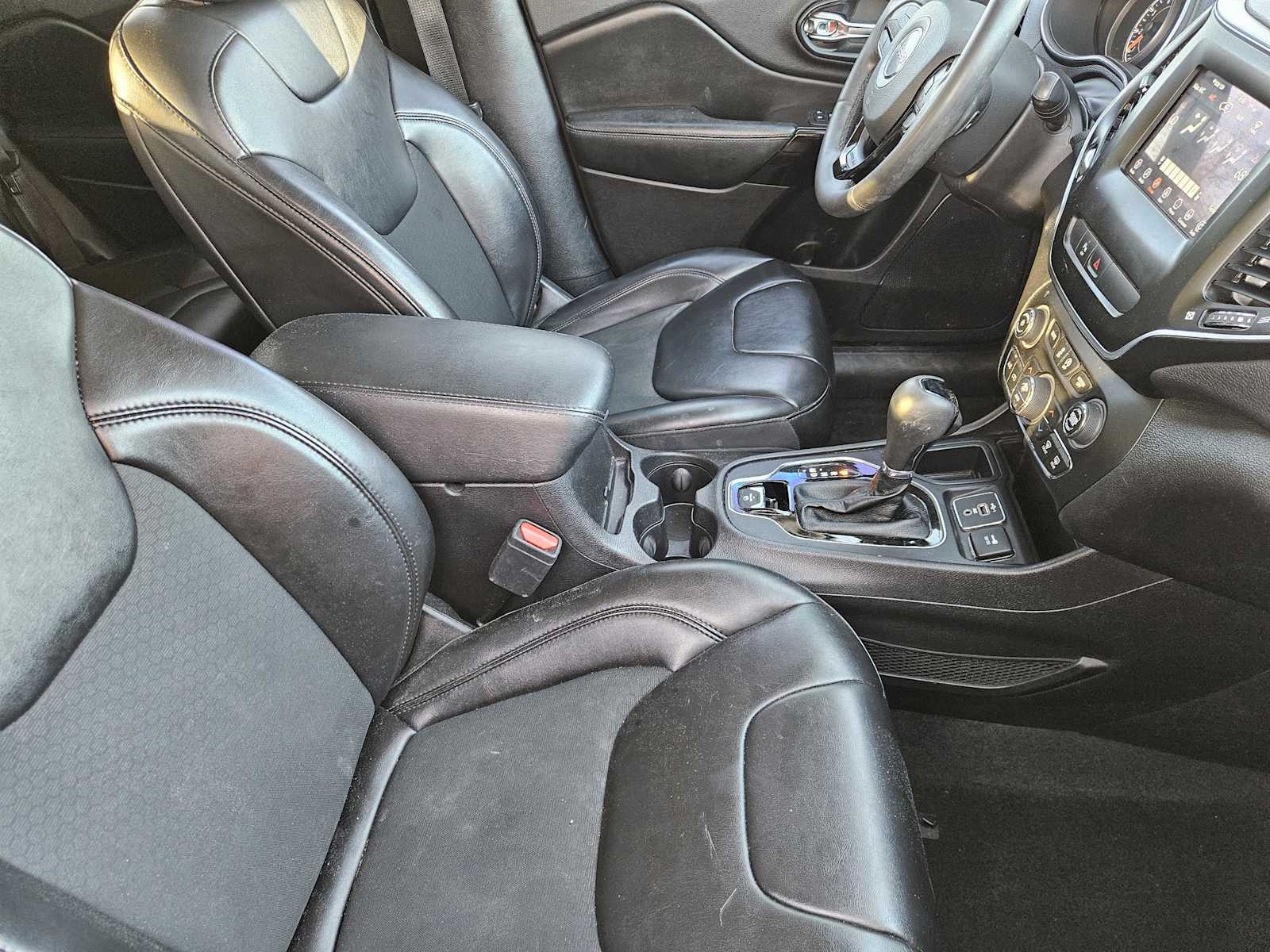 Thumbnail: 2020 Jeep Cherokee - 12