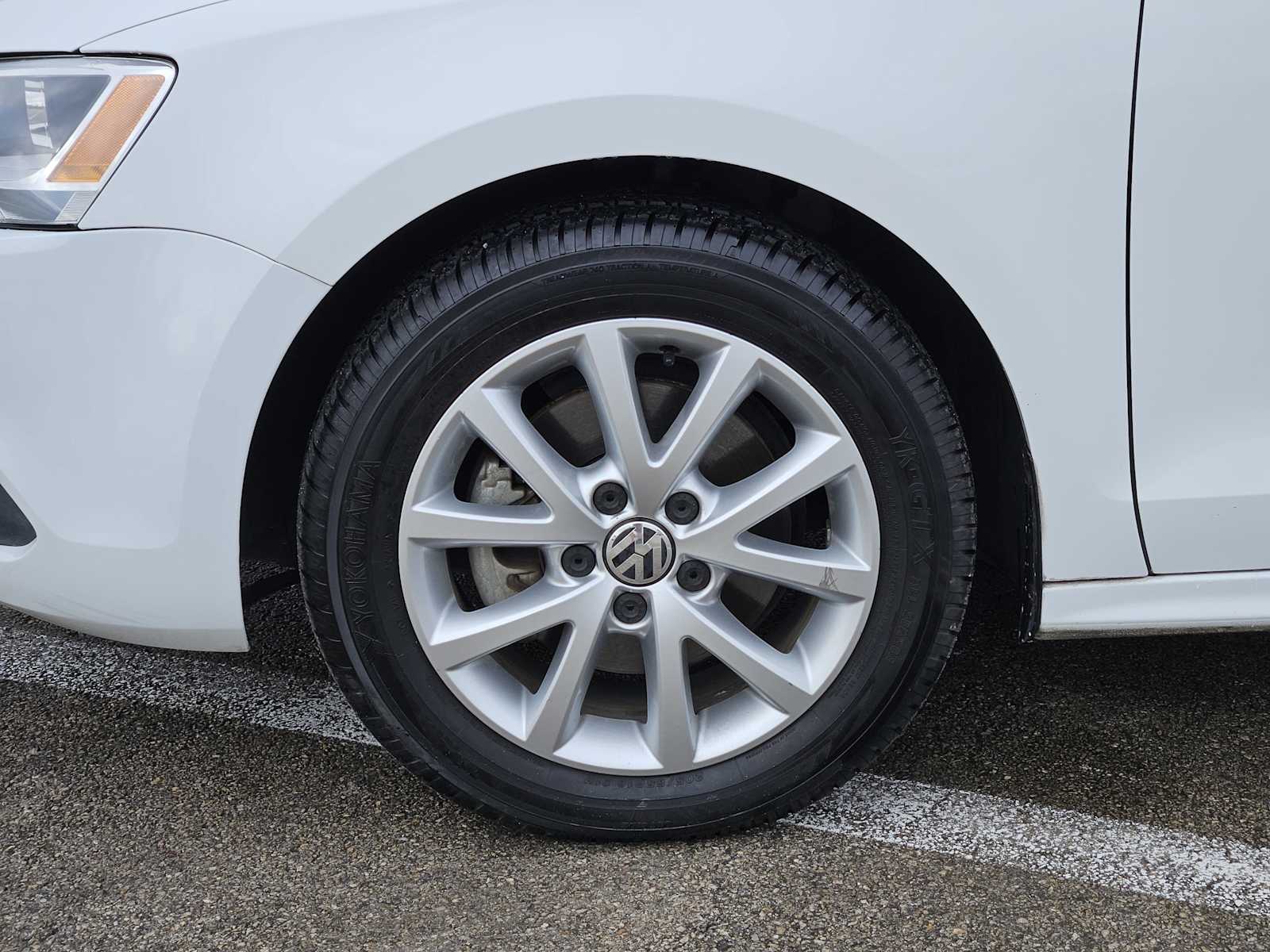 Thumbnail: 2014 Volkswagen Jetta - 9