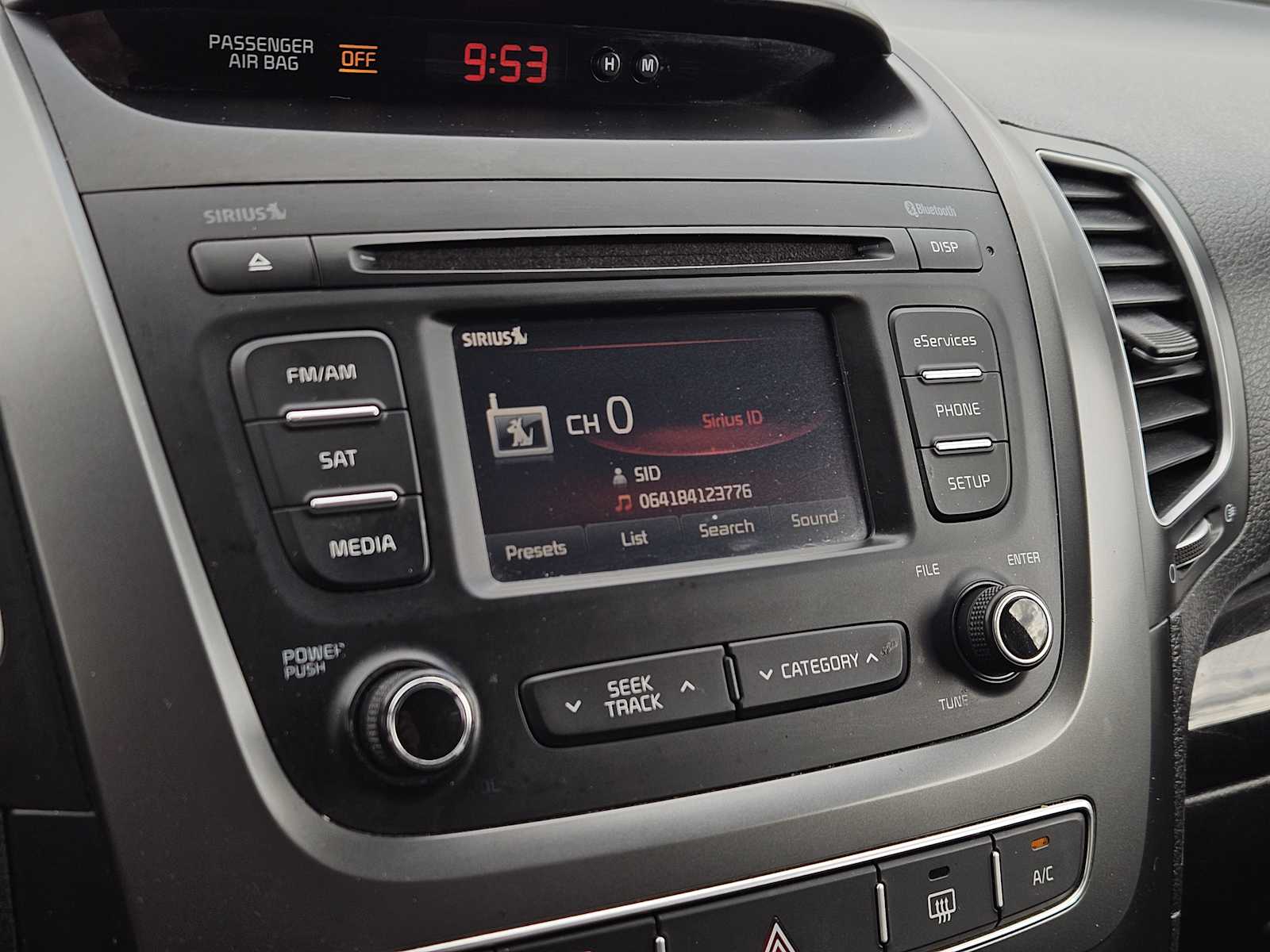 Thumbnail: 2015 Kia Sorento - 17