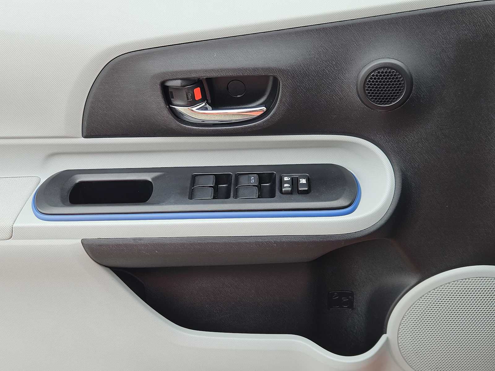 Thumbnail: 2012 Toyota Prius c - 22