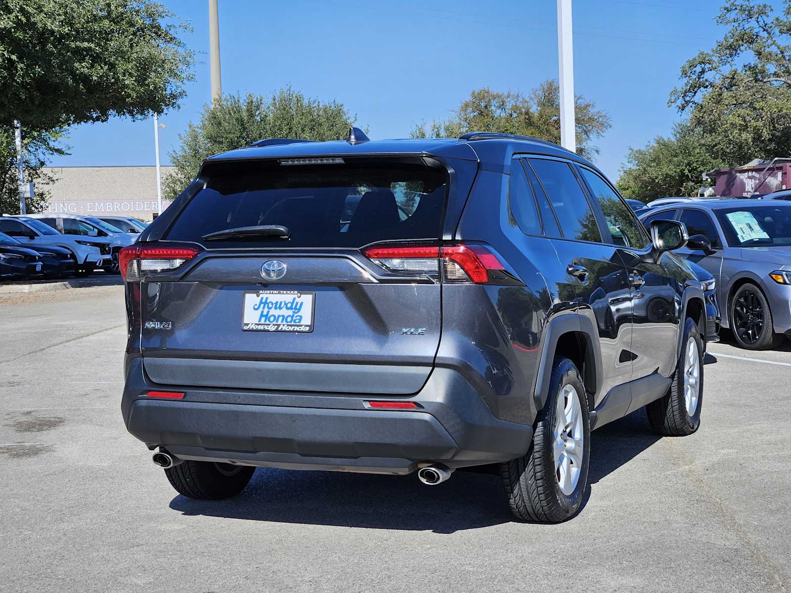 Thumbnail: 2021 Toyota RAV4 - 6