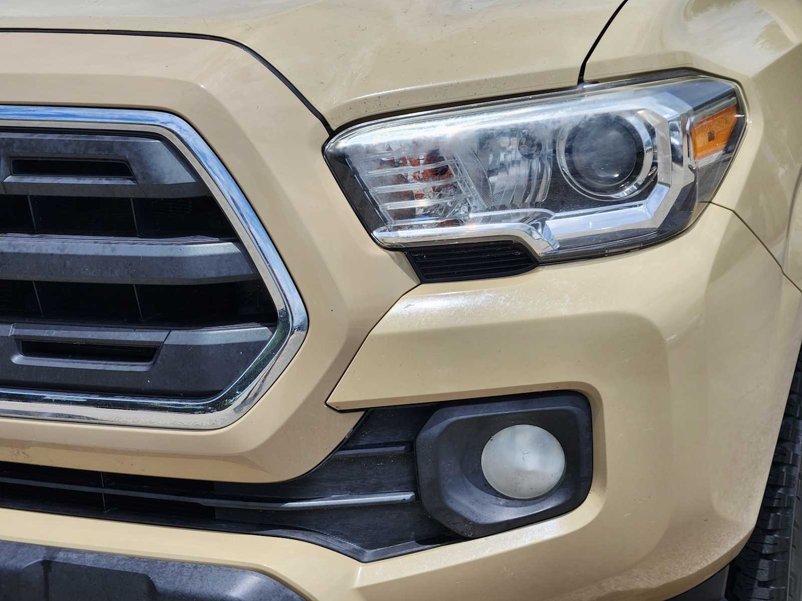 Thumbnail: 2016 Toyota Tacoma - 6