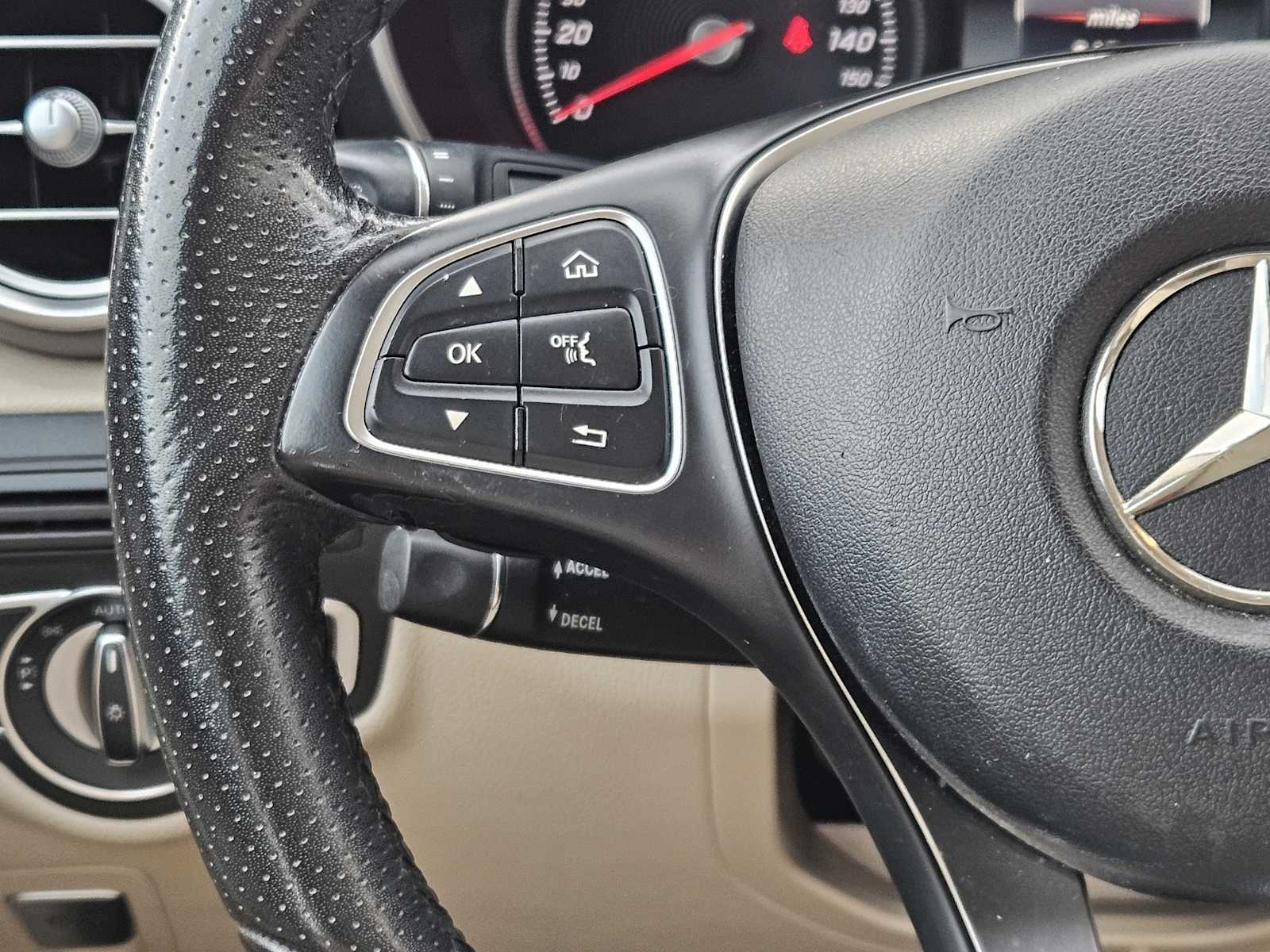 Thumbnail: 2017 Mercedes-Benz GLC - 25