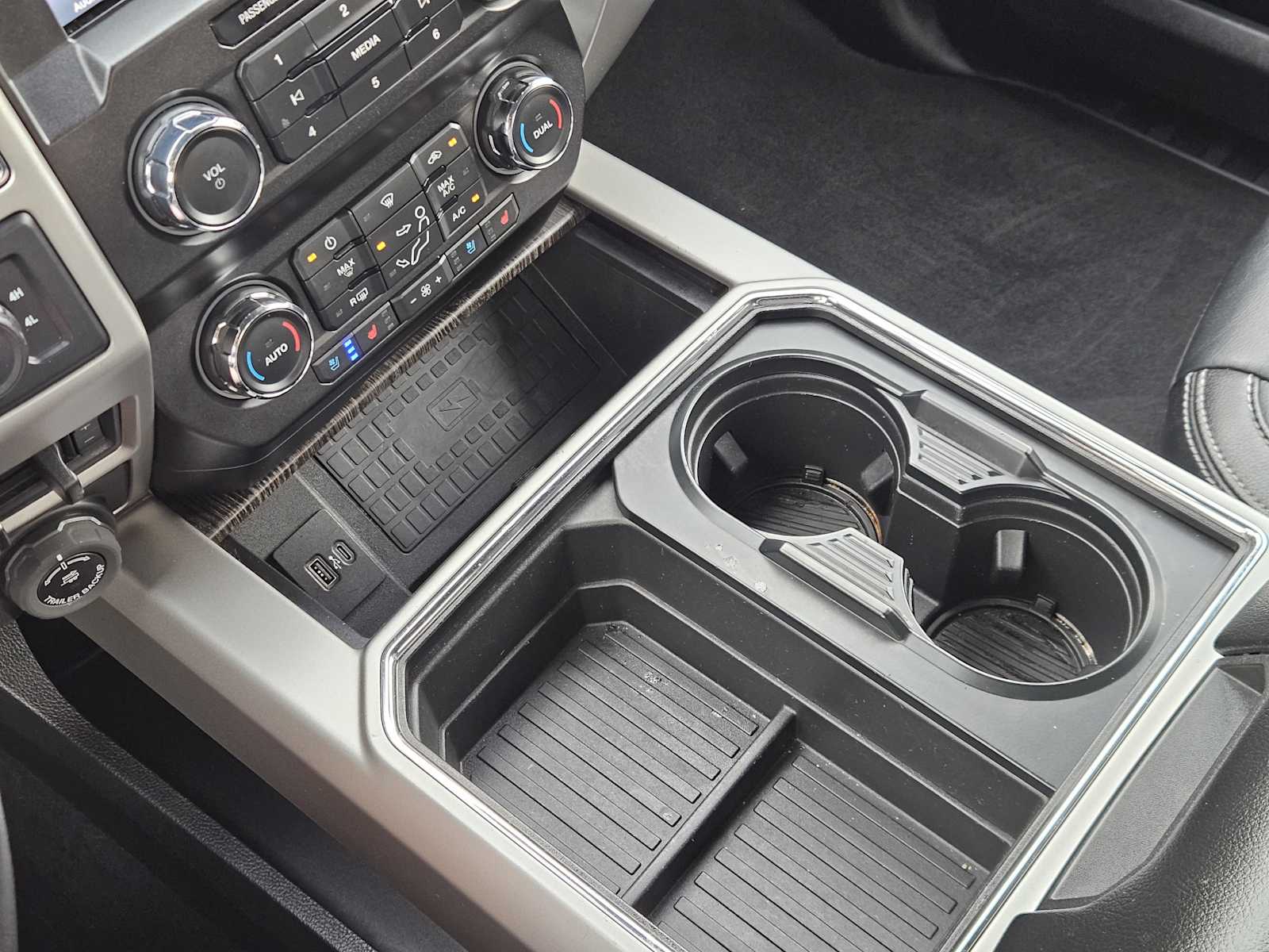 Thumbnail: 2020 Ford Econoline - 20