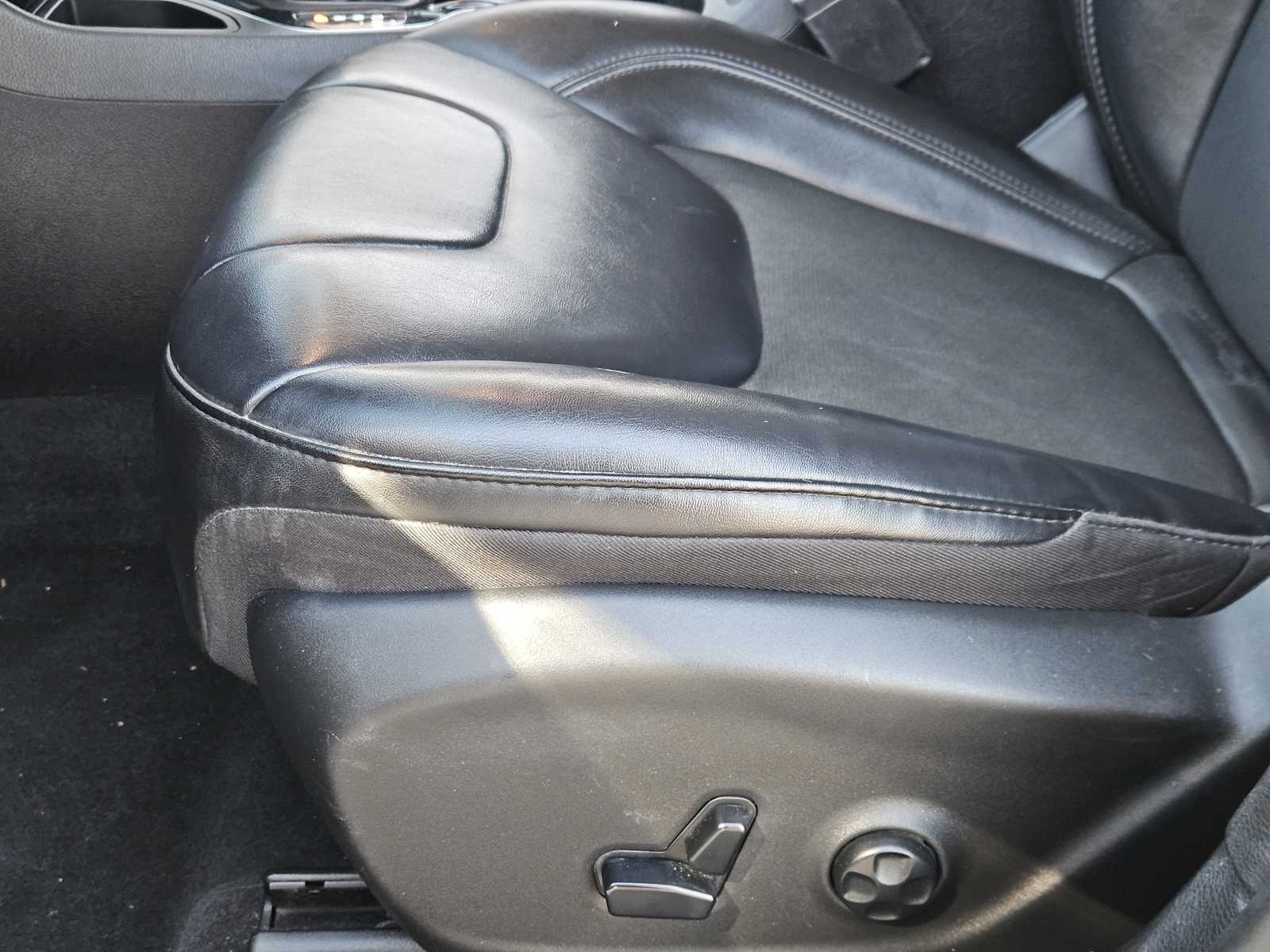 Thumbnail: 2020 Jeep Cherokee - 22