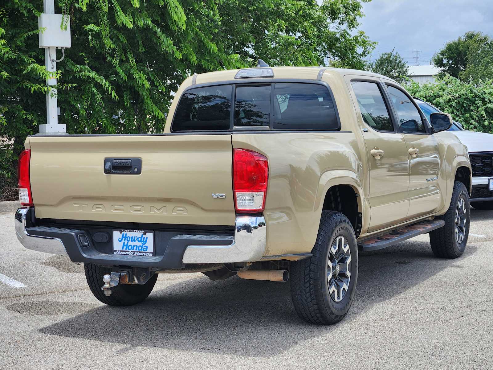 Thumbnail: 2016 Toyota Tacoma - 5
