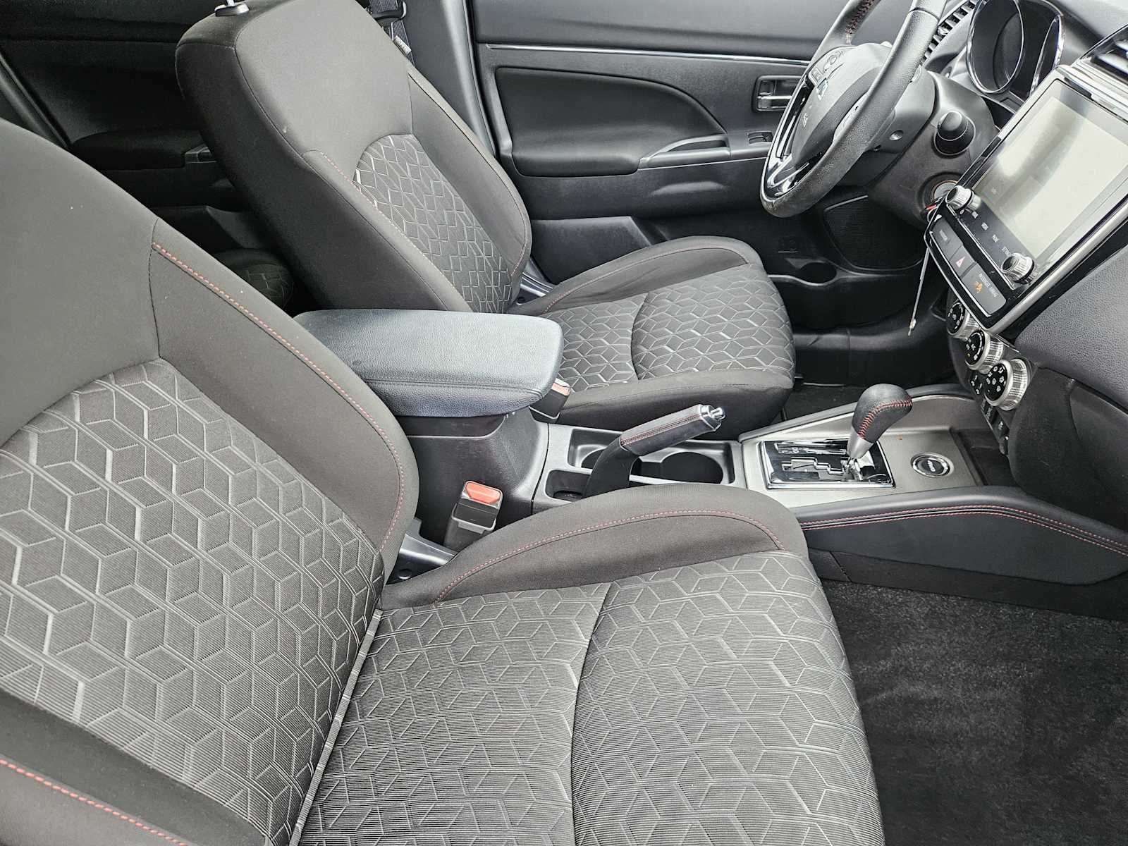 Thumbnail: 2023 Mitsubishi Outlander Sport - 14