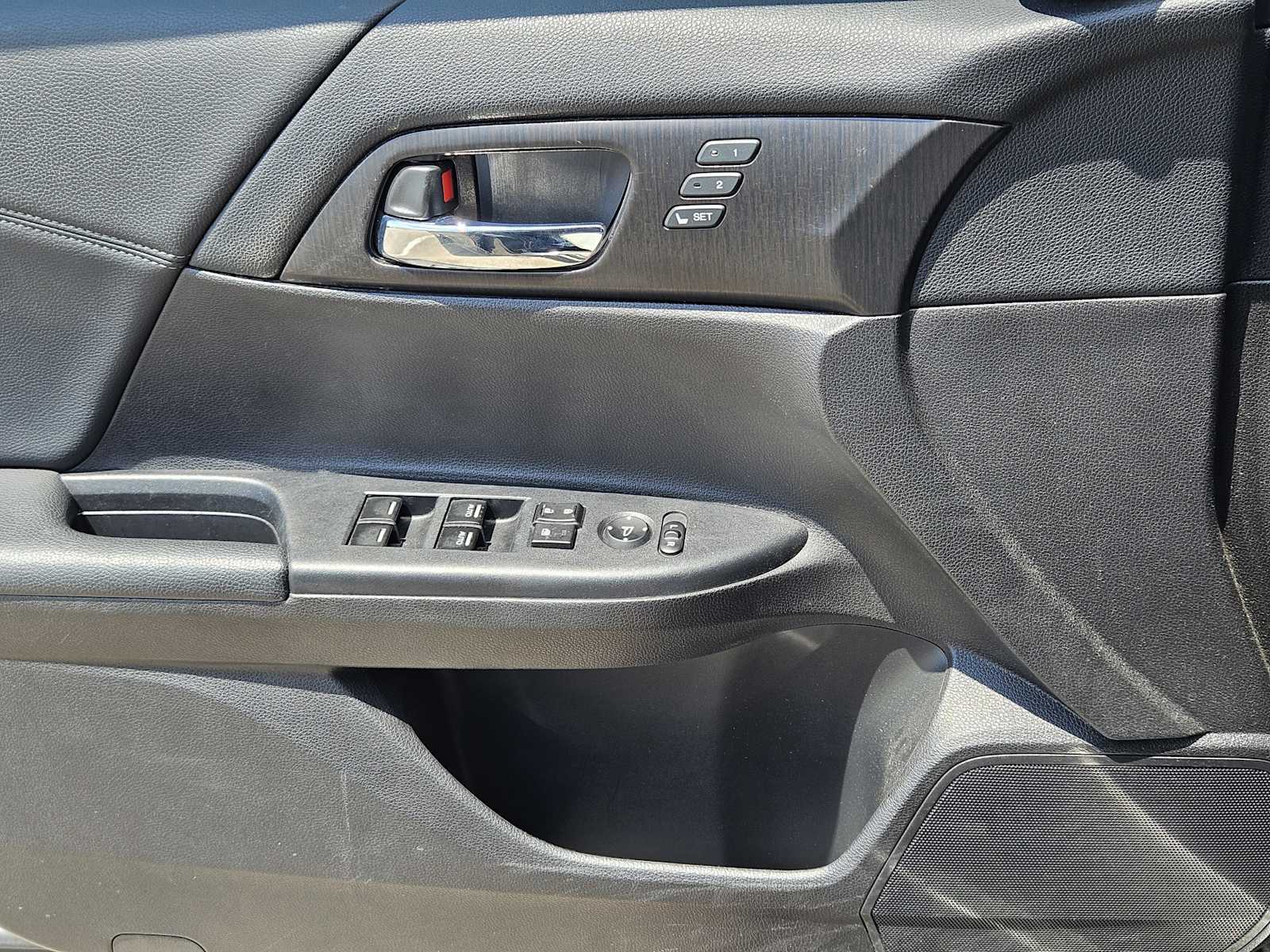 Thumbnail: 2015 Honda Accord - 23