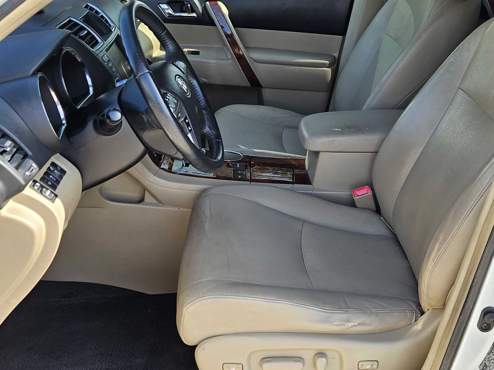 Thumbnail: 2012 Toyota Highlander - 13