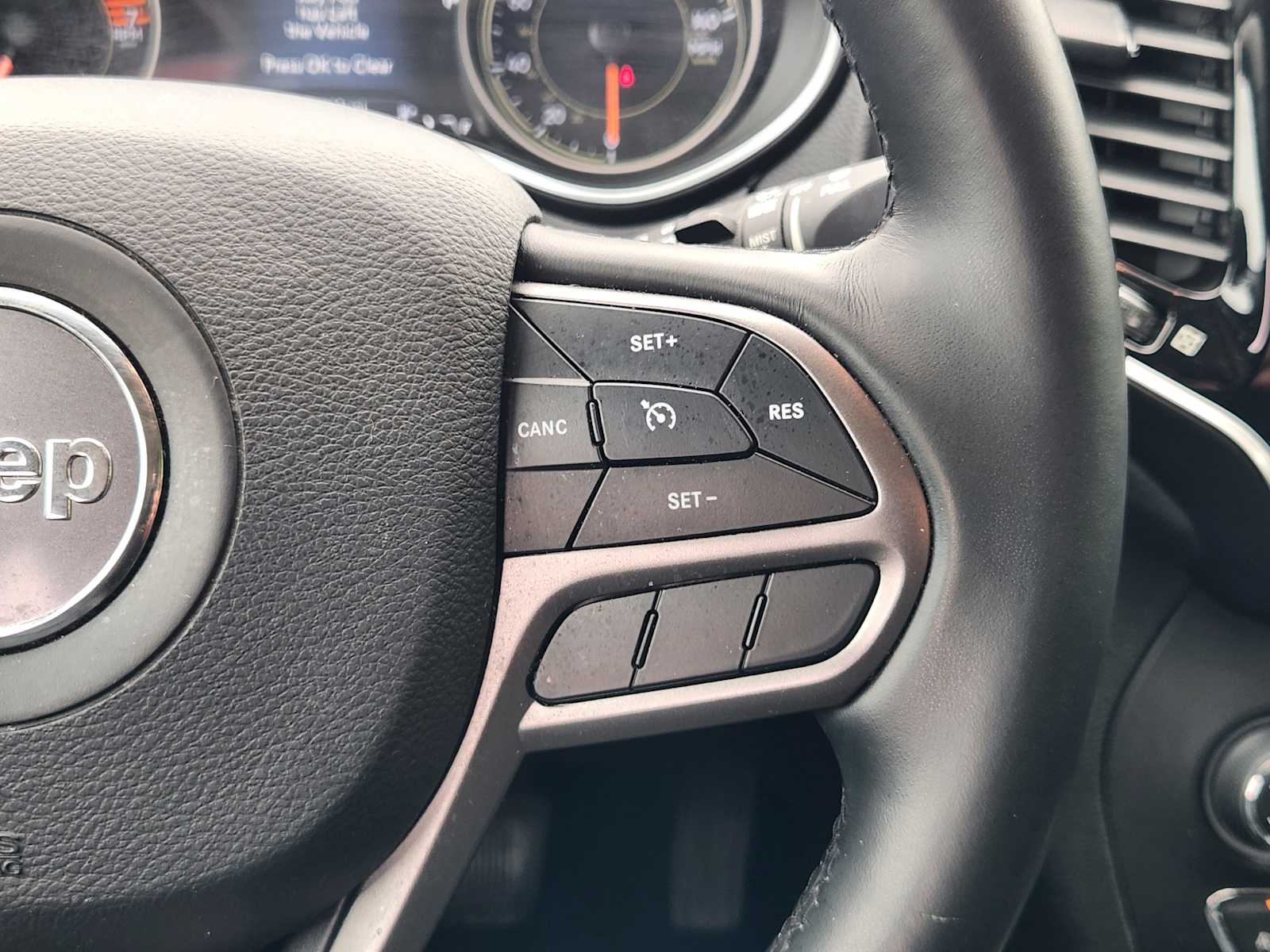 Thumbnail: 2020 Jeep Cherokee - 28
