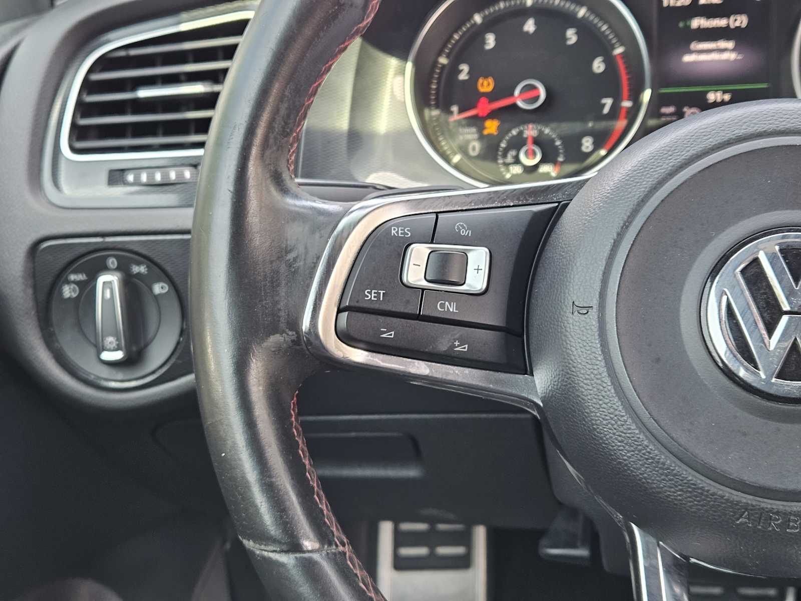 Thumbnail: 2015 Volkswagen Golf - 25