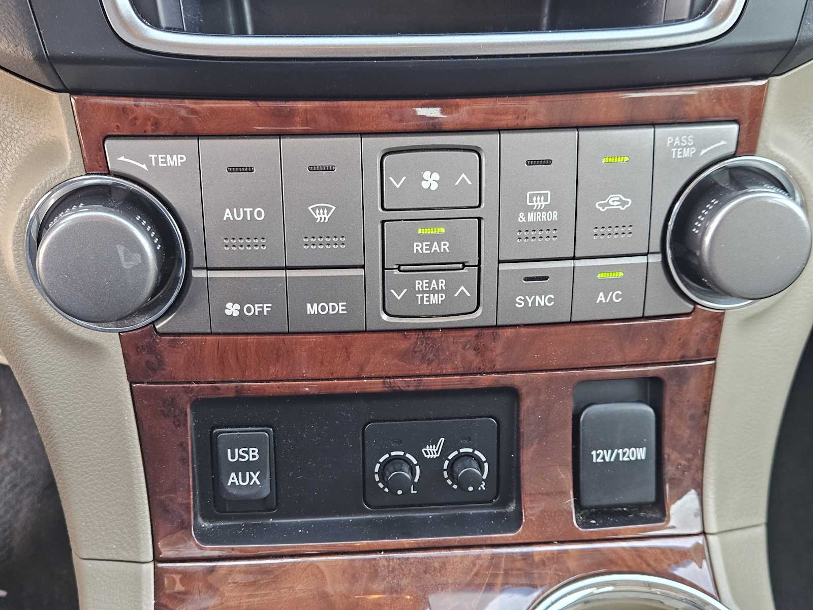 Thumbnail: 2013 Toyota Highlander - 18