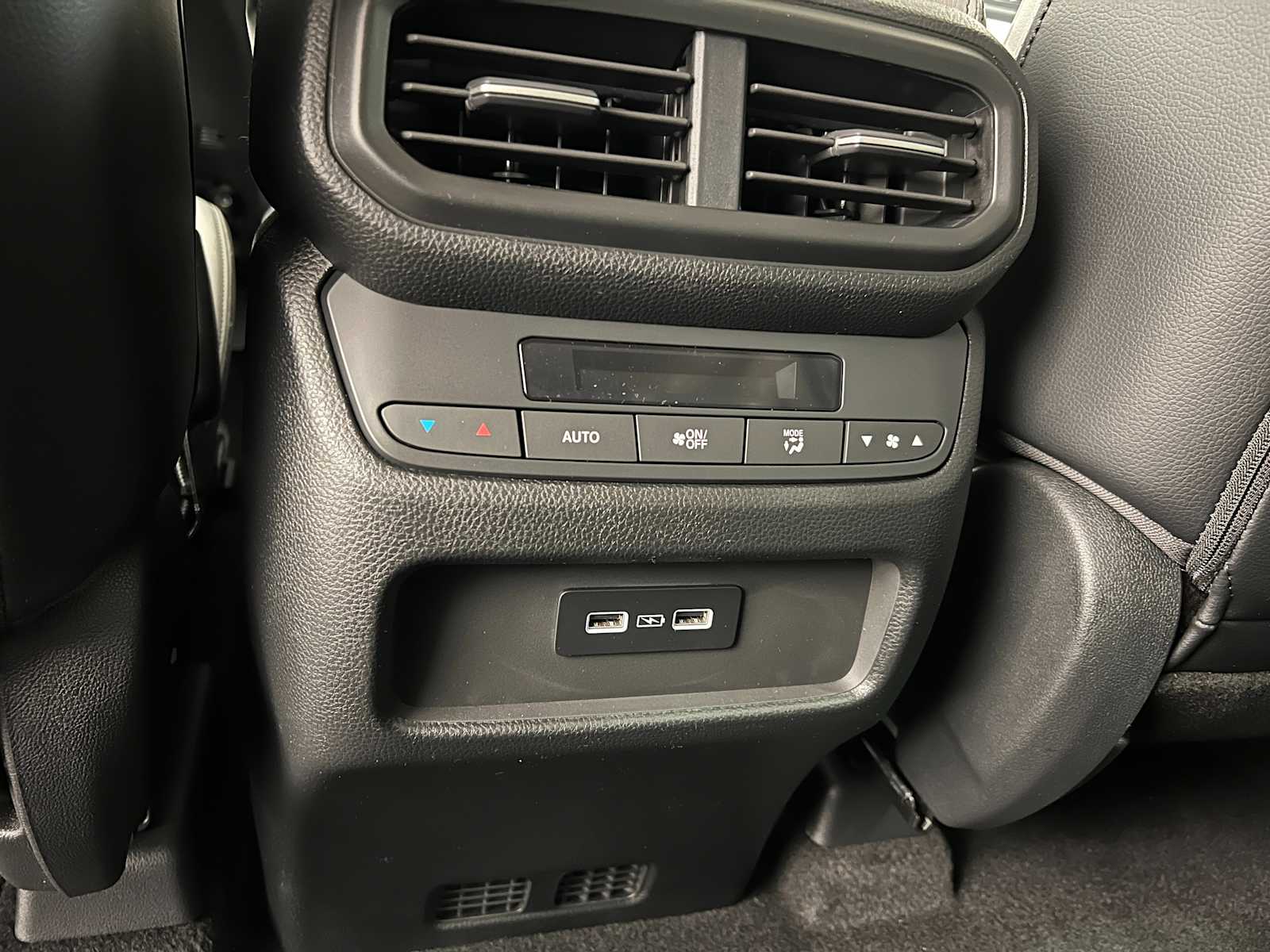 2025 Honda Pilot Touring 29