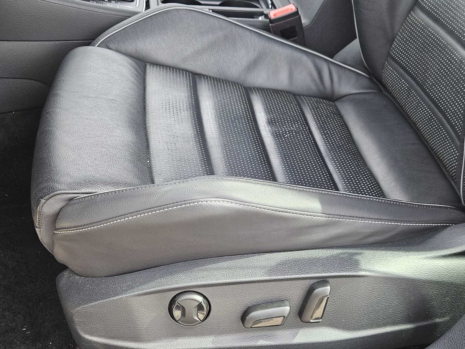 Thumbnail: 2019 Volkswagen Golf - 23