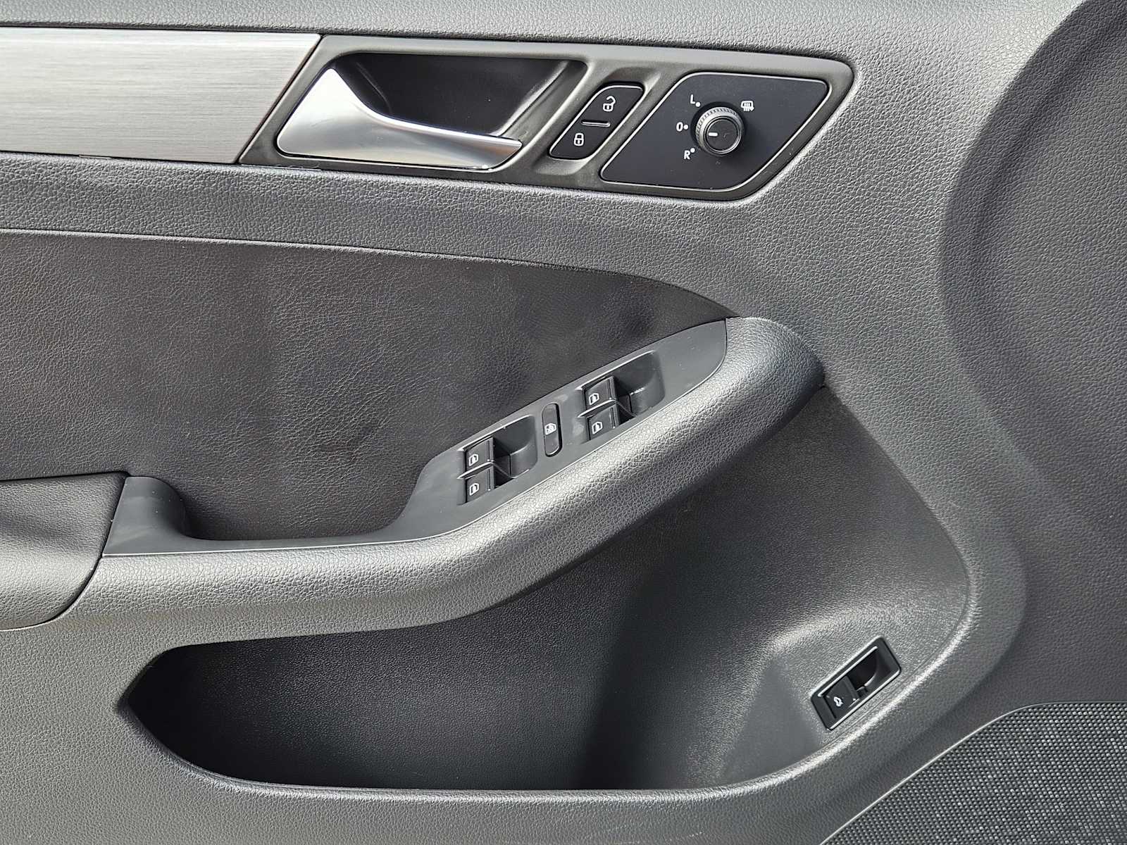 Thumbnail: 2016 Volkswagen Jetta - 22