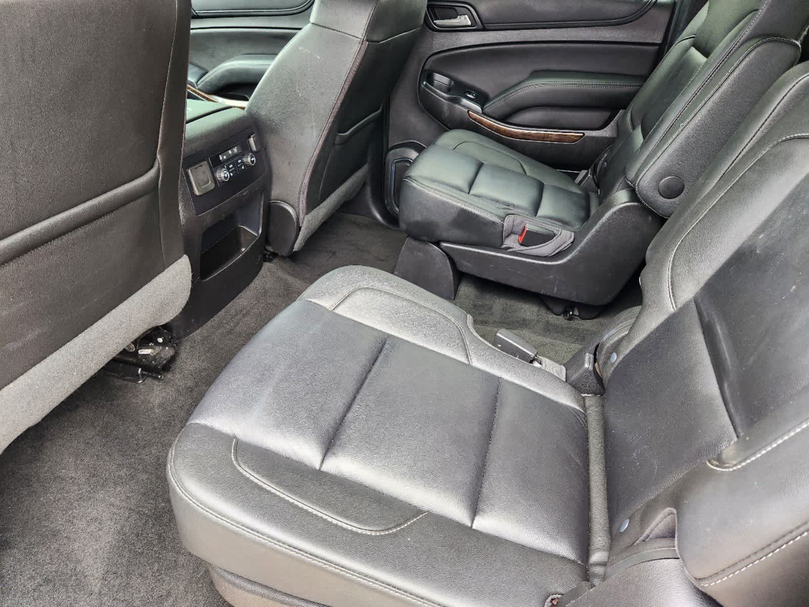 2019 Chevrolet Suburban LT 32