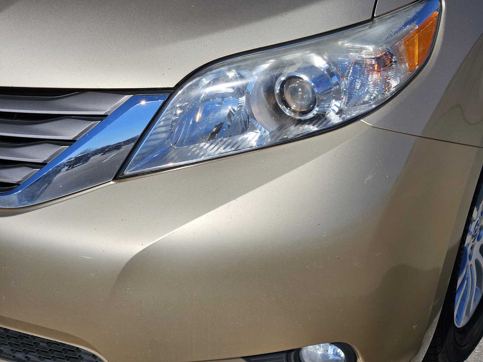 Thumbnail: 2011 Toyota Sienna - 7