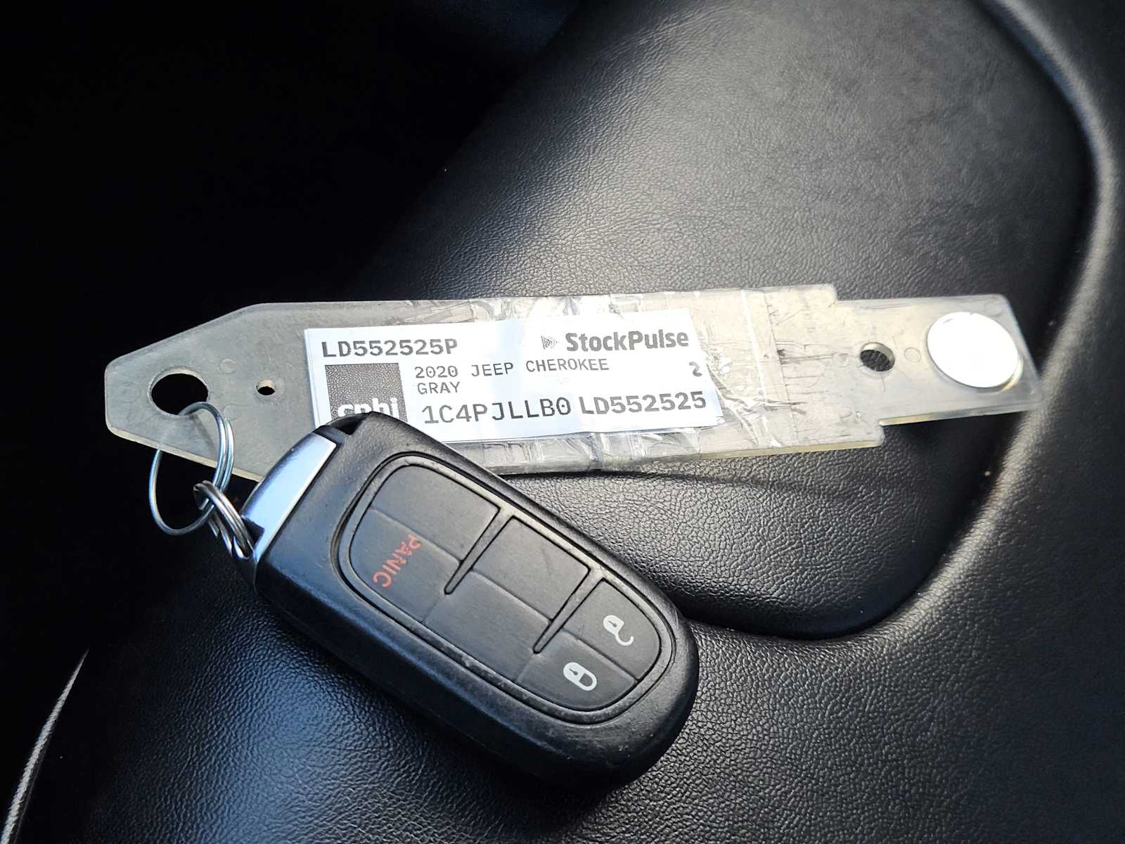 Thumbnail: 2020 Jeep Cherokee - 33