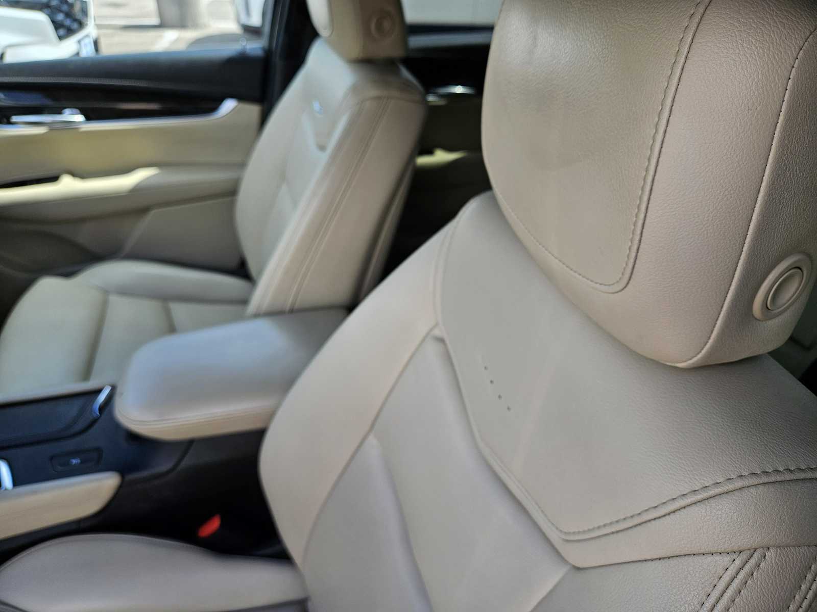 Thumbnail: 2017 Cadillac XT5 - 15