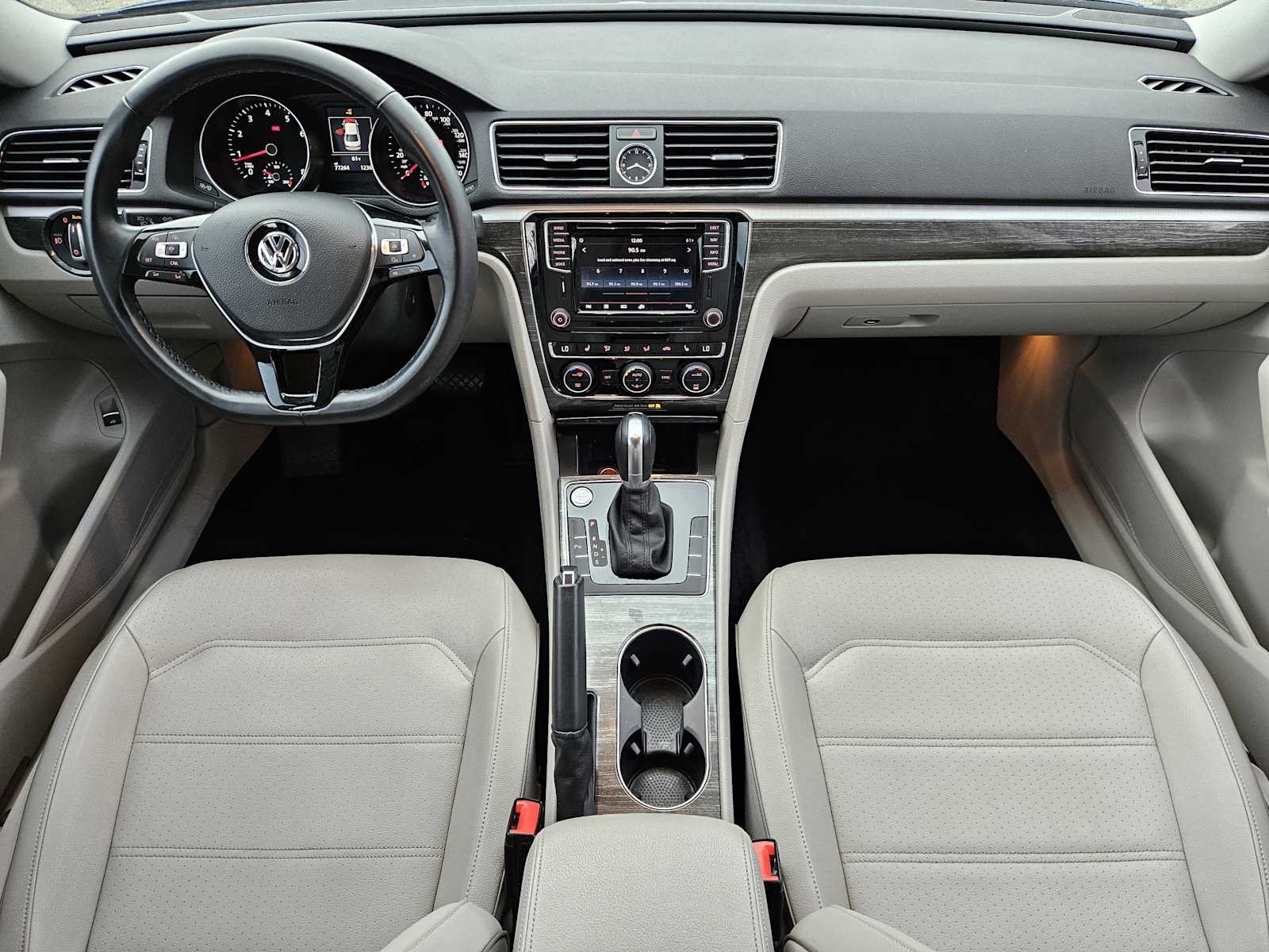 Thumbnail: 2017 Volkswagen Passat - 26