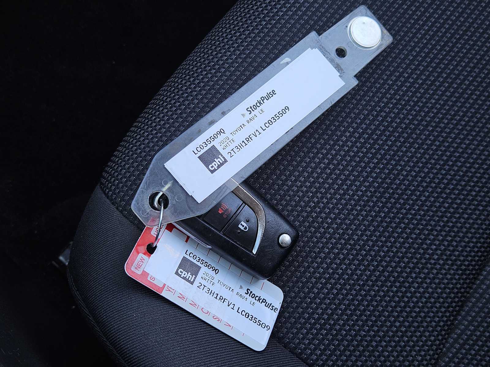 Thumbnail: 2020 Toyota RAV4 - 31