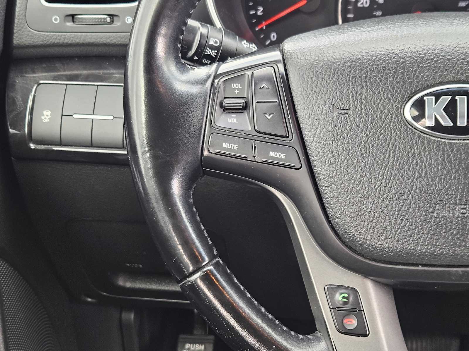 Thumbnail: 2015 Kia Sorento - 25